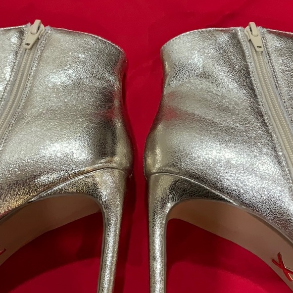 EUC Express Gold Metallic Ankle Boots - Size 7 - Picture 13 of 13